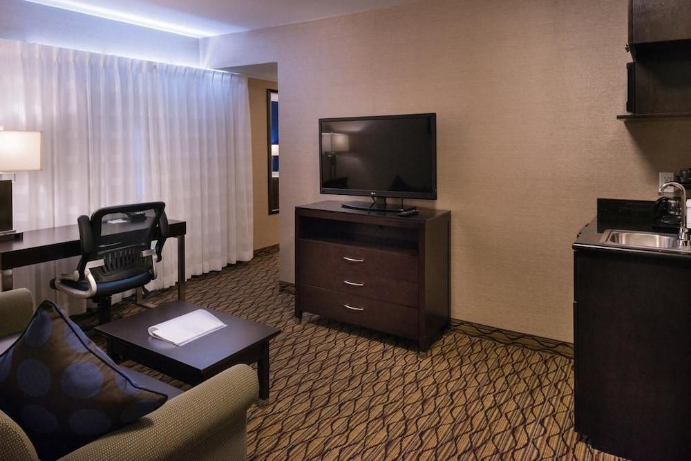 Holiday Inn Express & Suites Pasadena - Los Angeles By Ihg Exteriör bild