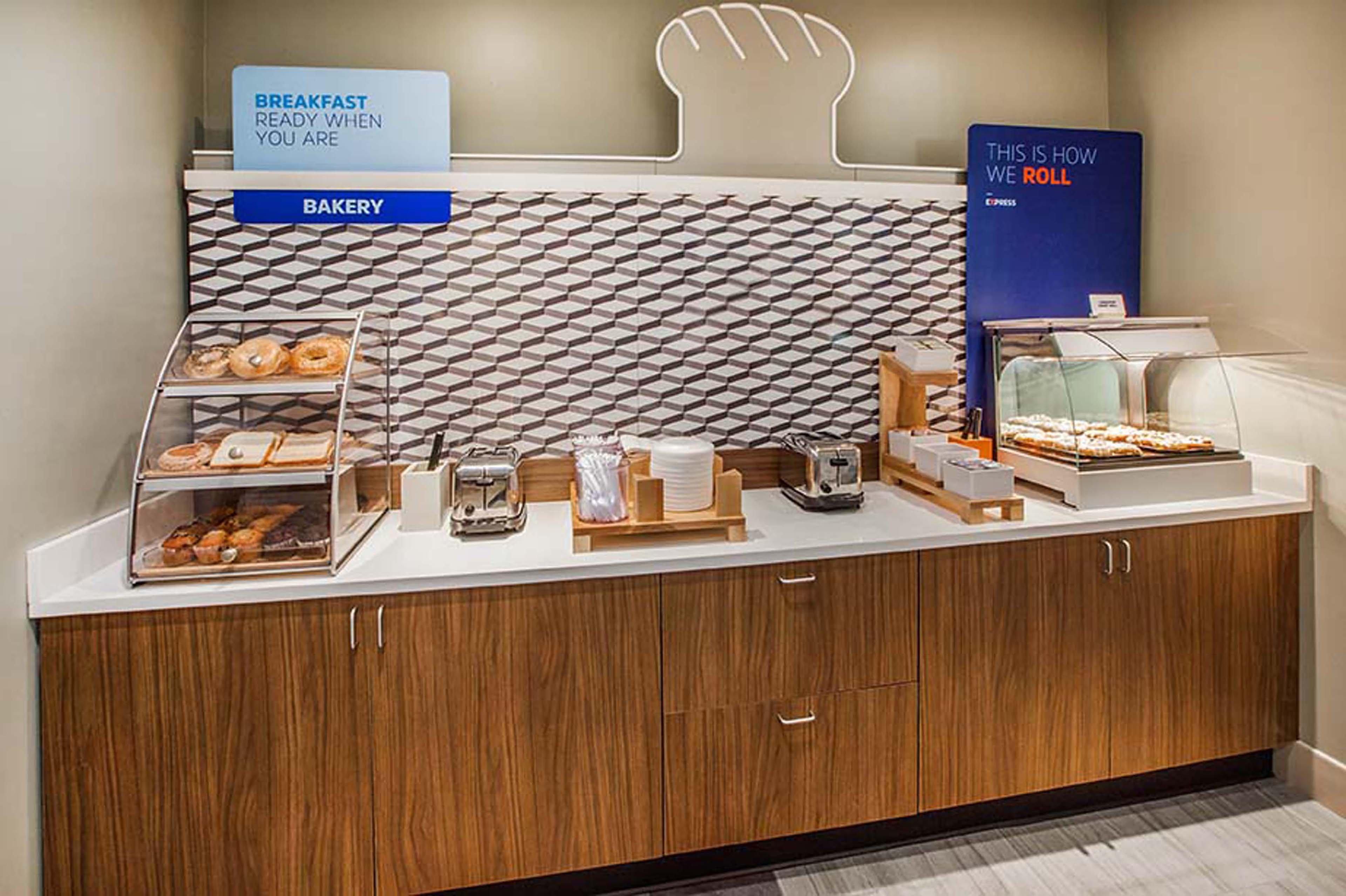 Holiday Inn Express & Suites Pasadena - Los Angeles By Ihg Exteriör bild