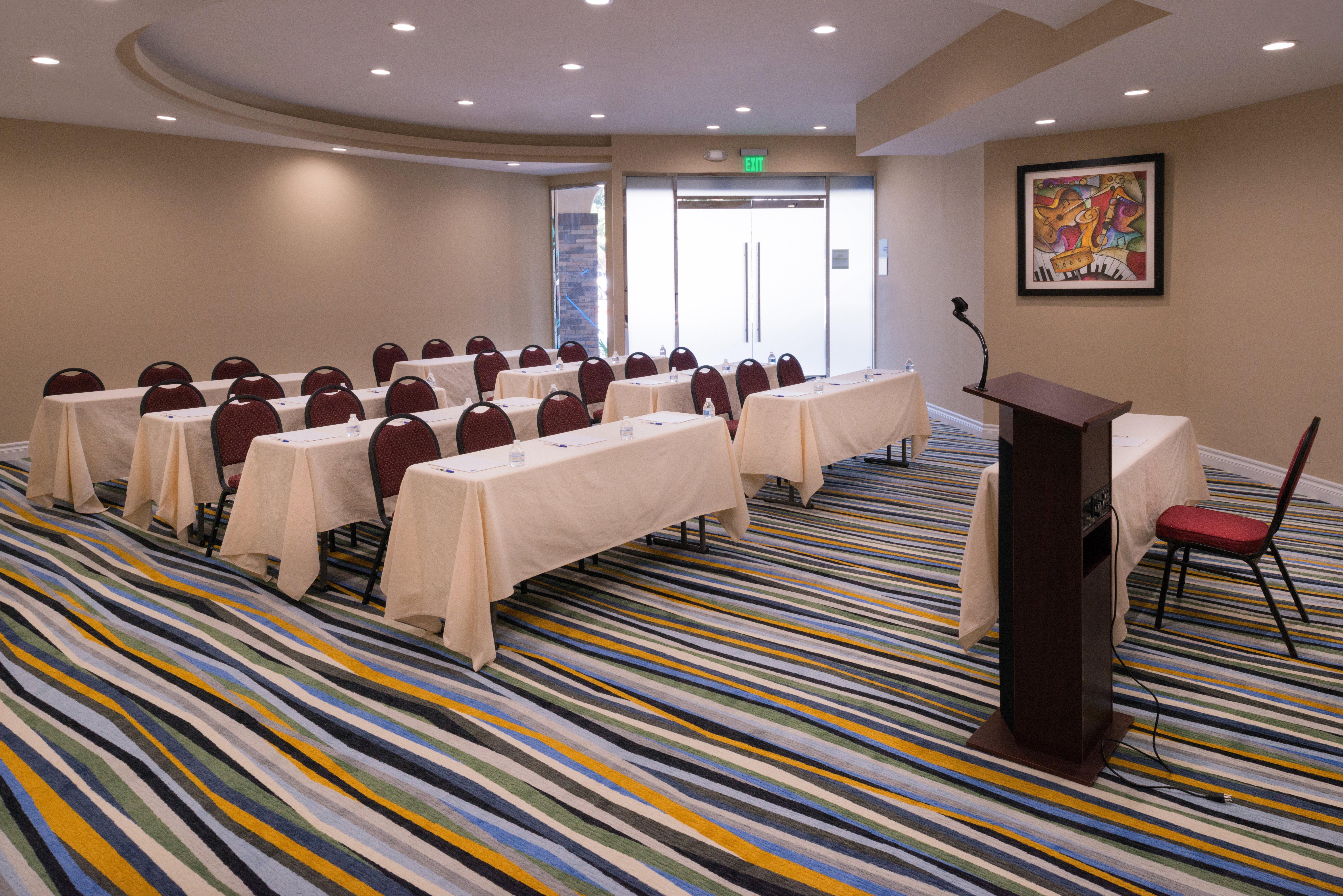 Holiday Inn Express & Suites Pasadena - Los Angeles By Ihg Exteriör bild