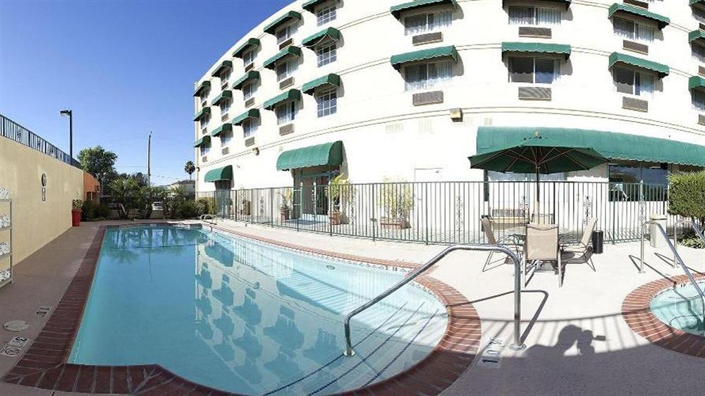 Holiday Inn Express & Suites Pasadena - Los Angeles By Ihg Exteriör bild