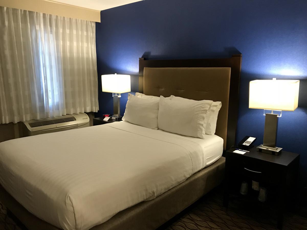 Holiday Inn Express & Suites Pasadena - Los Angeles By Ihg Exteriör bild