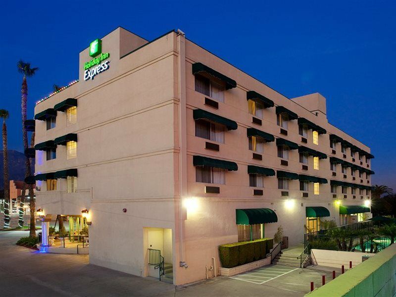 Holiday Inn Express & Suites Pasadena - Los Angeles By Ihg Exteriör bild